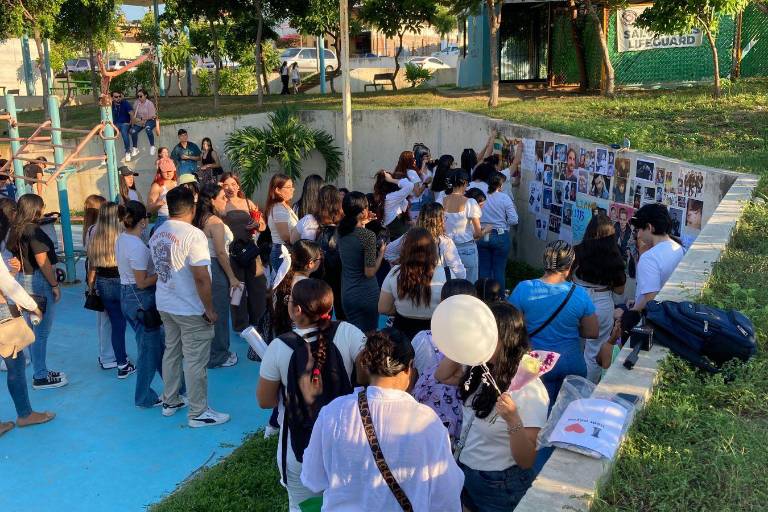 Colocan ofrendas en memoria de Liam Payne en el Parque Ciudades Hermanas