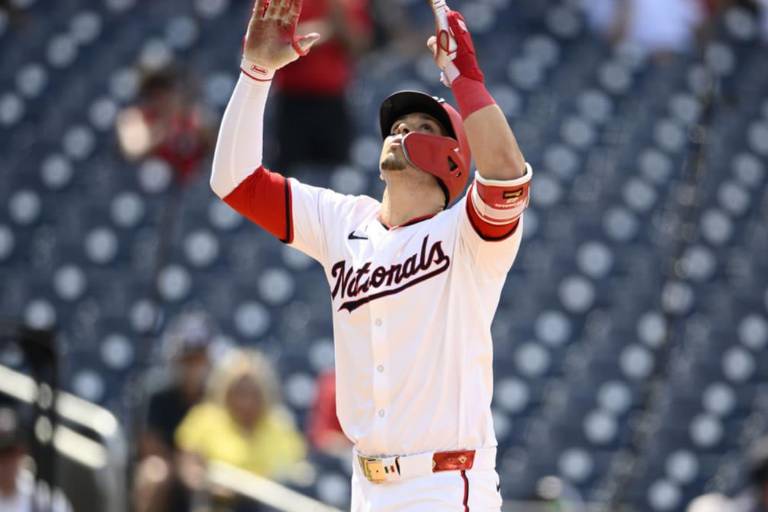 ¡Poder culichi! Joey Meneses dispara su segundo jonrón de la temporada