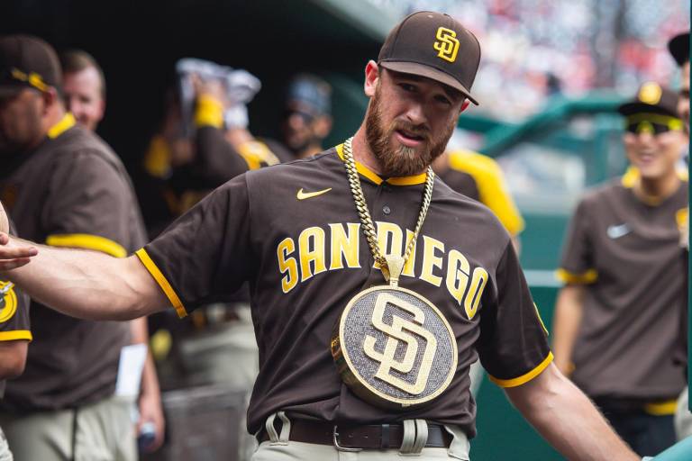 San Diego ganó este domingo juego suspendido por tiroteo la noche del sábado en Washington