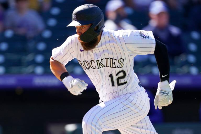 Rockies aprovechan jonrón anulado a Dodgers y le abollan la corona