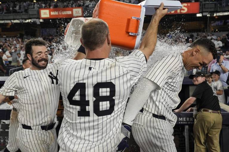 Sin hits hasta el octavo, Yanquis coronan remontada con elevado de oro de Judge