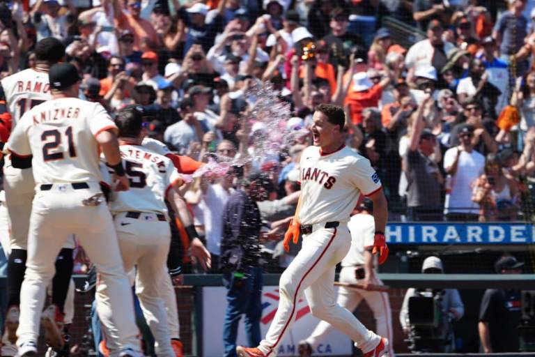 ¡Especialistas en walk-offs! Gigantes reaccionan a última hora con jonrón de Chapman