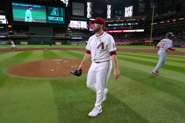 Burnes ingresa a la lista de lesionados de D-backs por inflamación en el codo