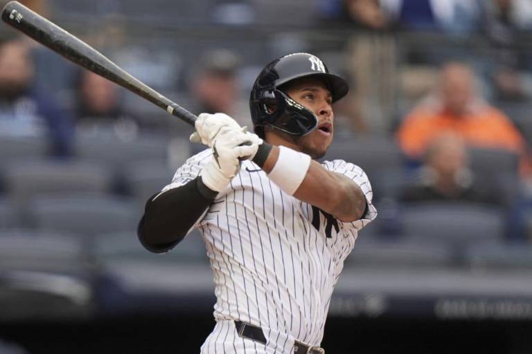 Yanquis barren a Rangers detrás de un dominante Rodón, primer jonrón de Vivas