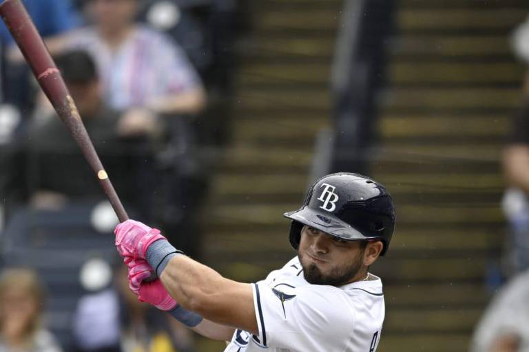 Jonathan Aranda remolca carrera en derrota de los Rays