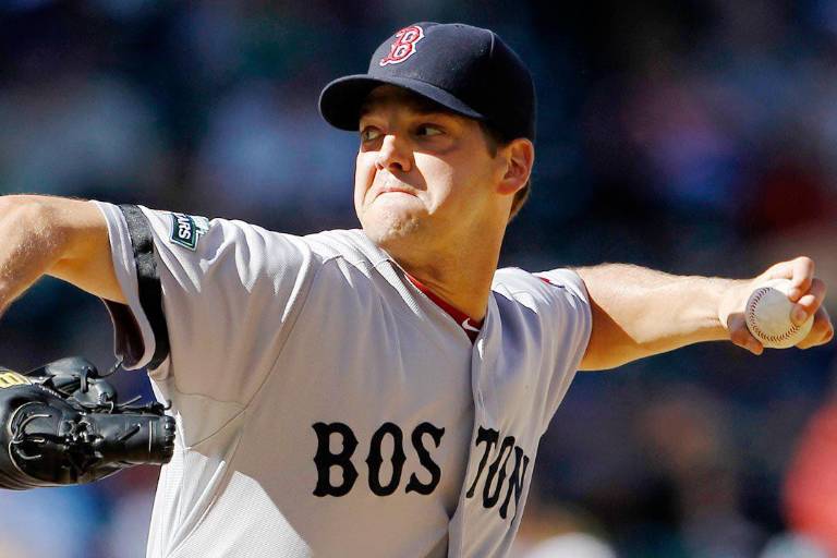 El veterano de 45 años, Rich Hill, llega a un acuerdo de liga menor con los Reales