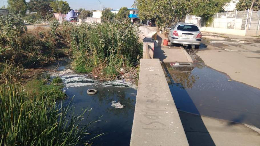 Vecinos de La Foresta exigen intervención de Jumapam por fugas de agua y contaminación del arroyo Jabalines