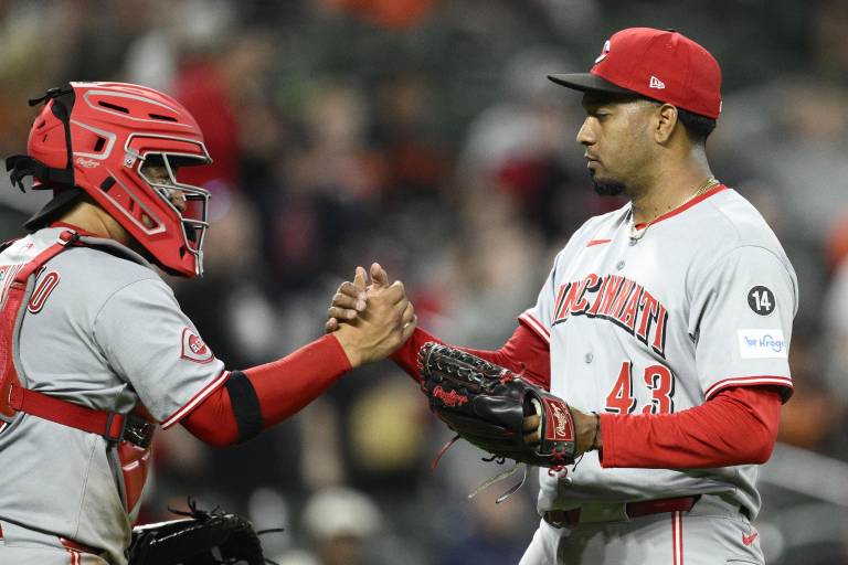 Dodgers adquieren al relevista Alexis Díaz desde los Rojos