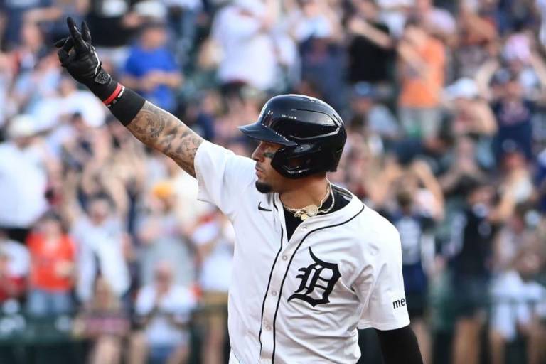 Javy da dos jonrones en el décimo aniversario de su debut en G.L.