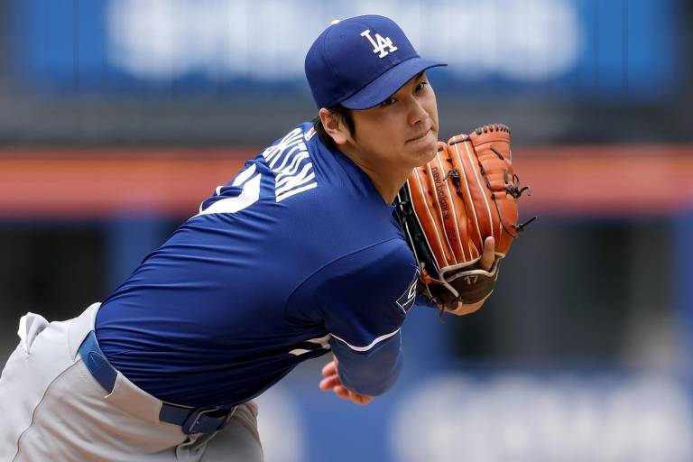 Ohtani enfrenta a bateadores por primera vez desde su cirugía en el codo