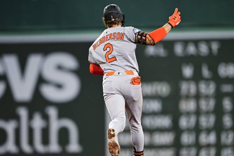 Ofensiva de Gunnar Henderson guía triunfo de Orioles en Boston