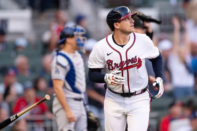 Jonrones de Riley fueron suficiente para que Bravos frenaran a Dodgers