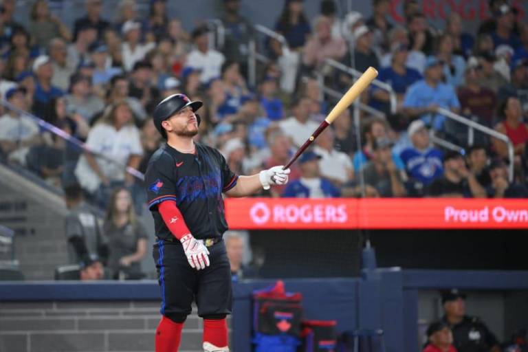 Alejandro Kirk lidera remontada de Toronto con jonrón y hit decisivo ante Texas