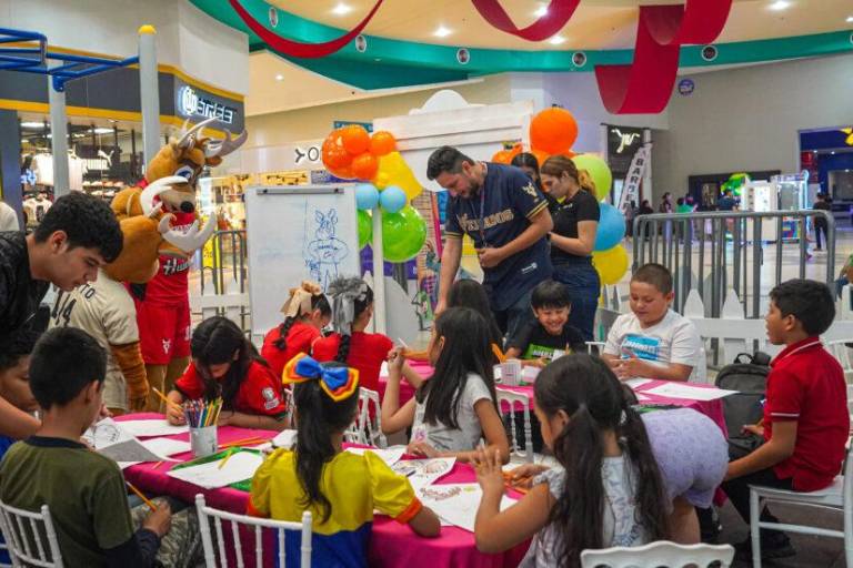 Niñas y niños viven el tercer día del Taller de Dibujo de Venados