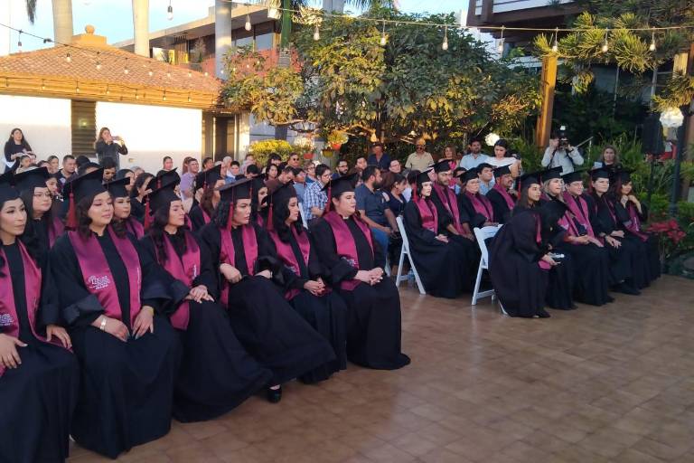 Culminan su formación en puericultura y gerontología