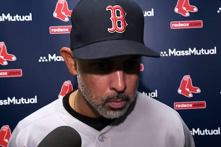 Alex Cora hace autocrítica en medio de un bache de Medias Rojas