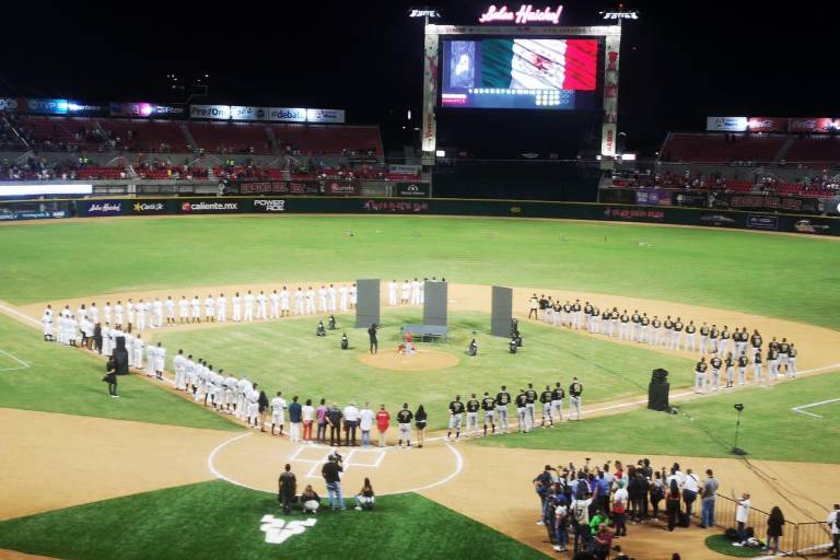 VIDEO: Abuchean a ‘El Químico’ Benítez en inauguración del beisbol en Mazatlán
