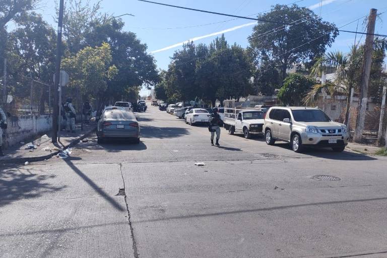 Hallan un auto baleado en la Colonia Rafael Buelna, en Culiacán