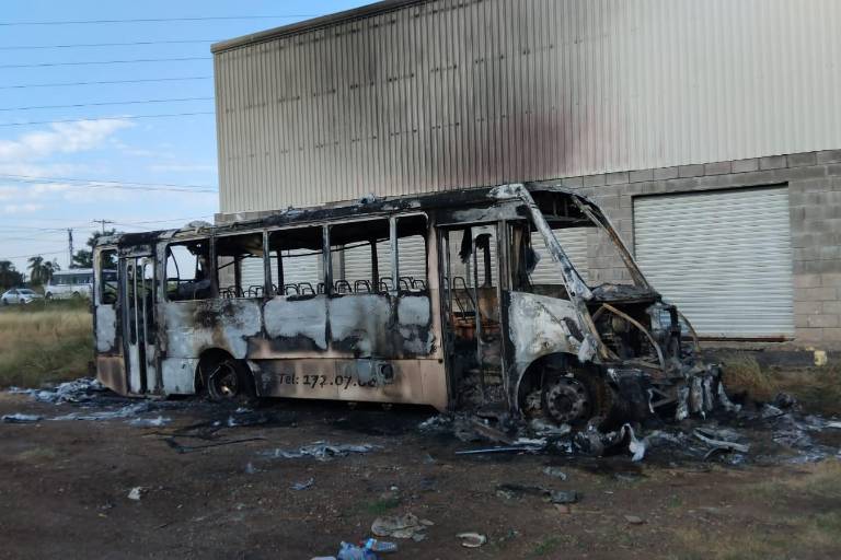 Autos incendiados, robos y ‘reportes falsos’ marcan este viernes en Sinaloa