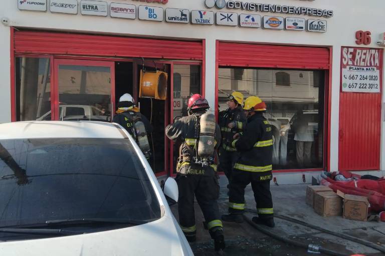Incendian una tienda de uniformes en Culiacán