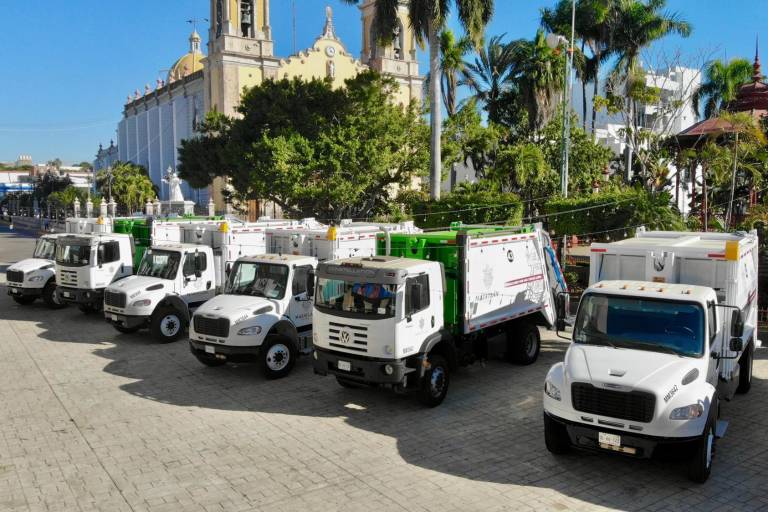 Tiene Mazatlán siete nuevos camiones recolectores de basura