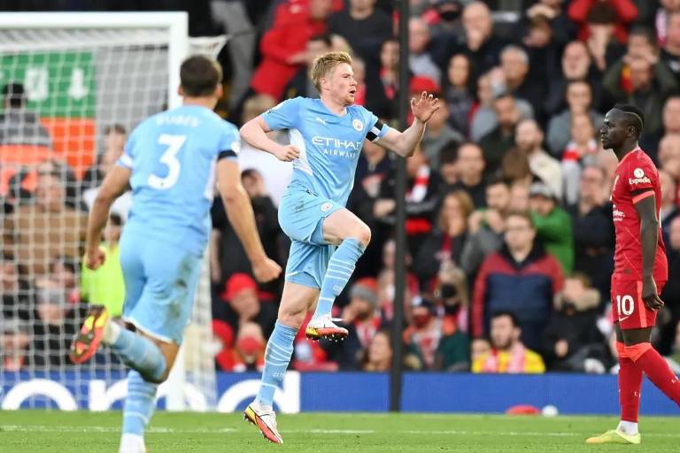 El Manchester City consigue el empate ante el Liverpool con un gol de De Bruyne