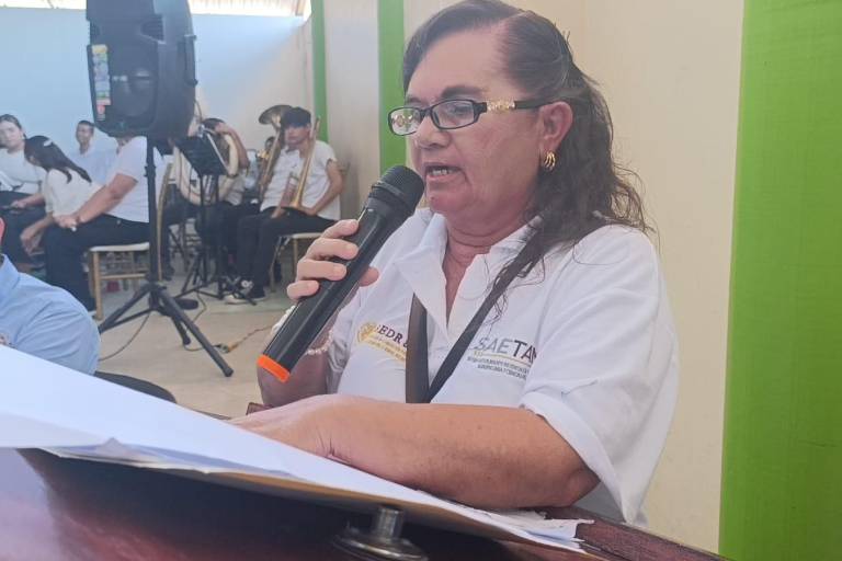 A sus 57 años, Luz de Alba toma curso de inglés del Cecati 150 para progresar en su pequeño negocio