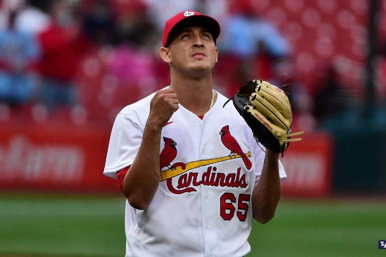 Giovanny Gallegos salva en barrida de Cardenales, en doble cartelera