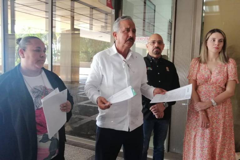 Alcalde de Culiacán firma convenio para la homologación de pensiones a viudas de policías