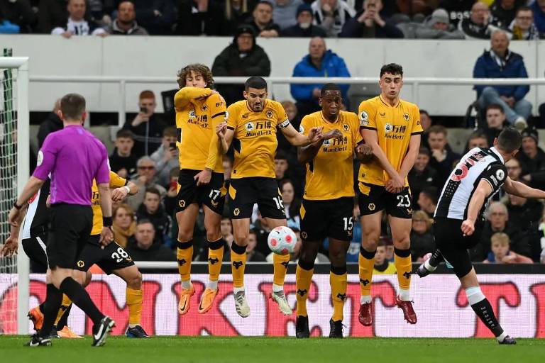 Los Wolves sin Raúl Jiménez caen por la mínima ante el Newcastle