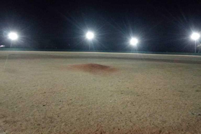 Finalizan trabajos de iluminación en estadio de beisbol de Siqueros, en Mazatlán