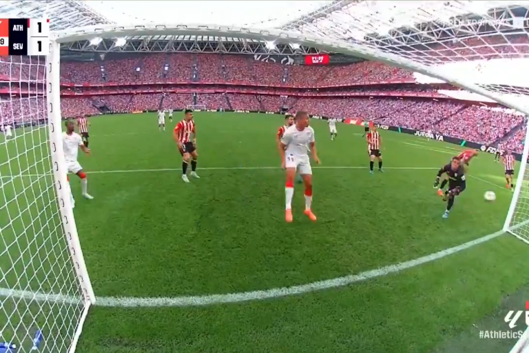 VIDEO | Mexicano Alex Padilla vuelve a jugar con el Athletic, pero mete un autogol