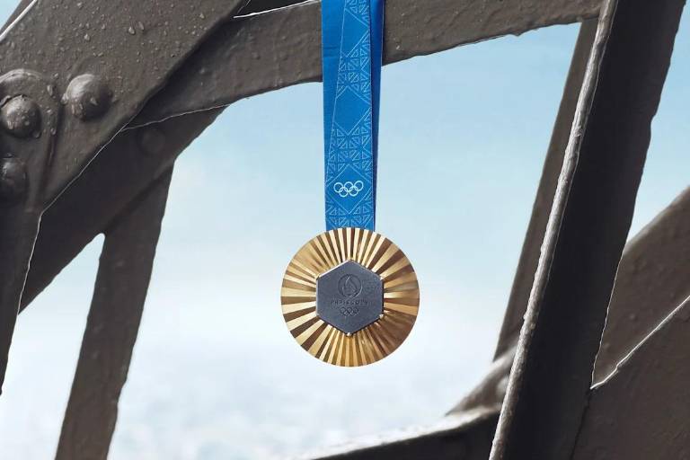 Medallas de París 2024 tendrán un pedazo de hierro de la Torre Eiffel
