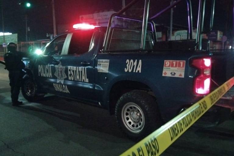Tras reportes de tiroteos, hallan tres cadáveres en una camioneta en la colonia Amistad; otra más quedó baleada