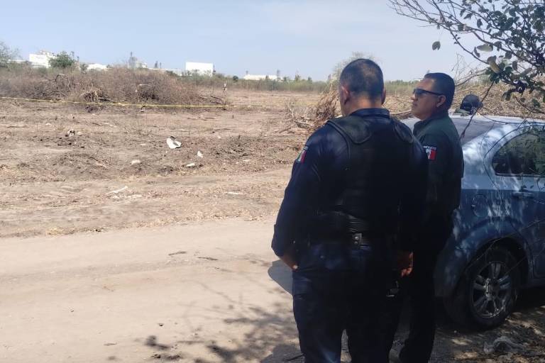 Traxcavo trabajaba en terreno enmontado y descubre cuerpo enterrado en Bachigualato