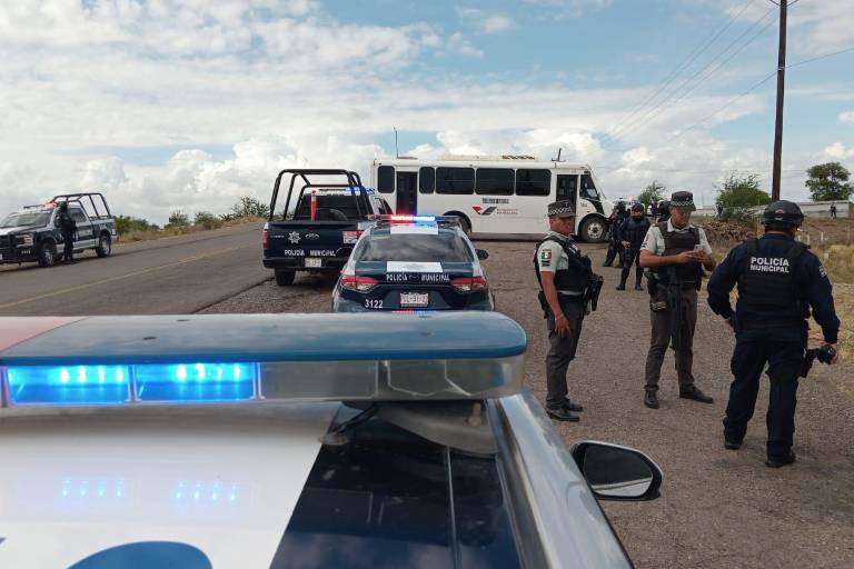 Civiles armados bloquean accesos a La Palma, Navolato, después de operativo