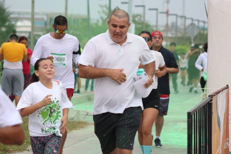 Aranza Silva y Pedro Castillo ganan en Mazatlán la Carrera Cobaes Píntate de Verde
