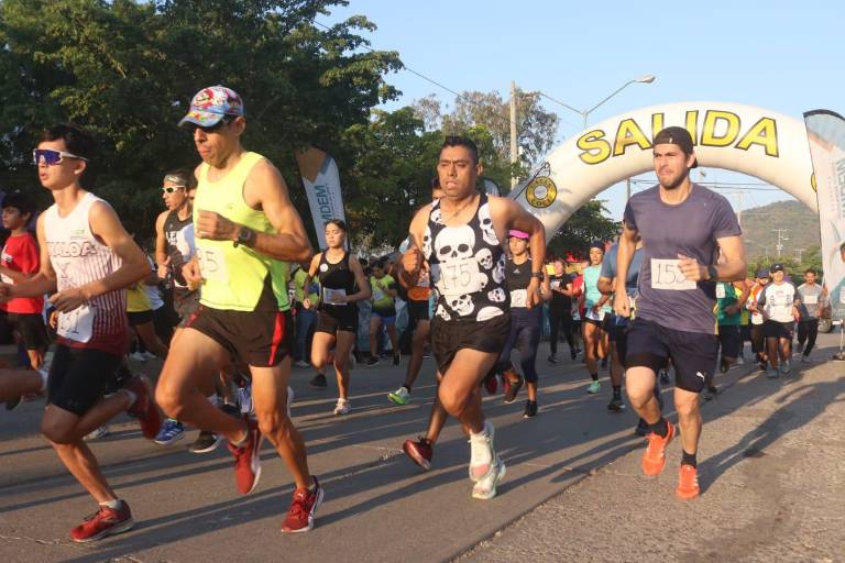 Sustaita y Hernández dominan carrera en Santa Teresa