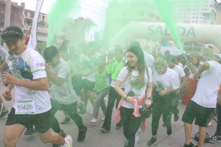 Aranza Silva y Pedro Castillo ganan en Mazatlán la Carrera Cobaes Píntate de Verde