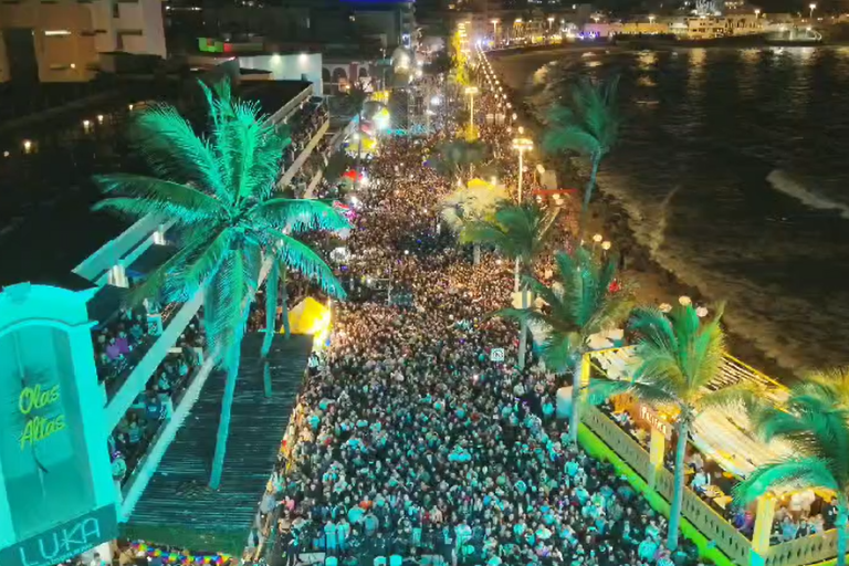 Retumba Olas Altas con miles de personas que cantan y bailan con La Adictiva