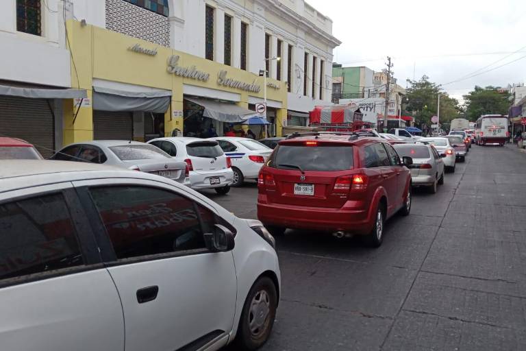 Provoca desorden cierre vial por Maratón Internacional de Culiacán