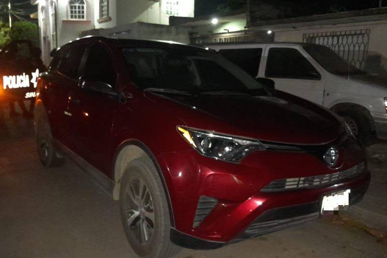Policías Estatales del Grupo Élite recuperan camioneta que acababa de ser despojada en Culiacán