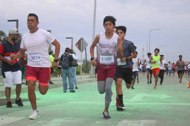 Aranza Silva y Pedro Castillo ganan en Mazatlán la Carrera Cobaes Píntate de Verde