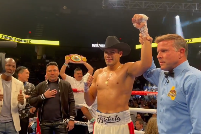 ‘Zurdo’ Ramírez noquea en el cuarto round a Boesel y va por Bivol