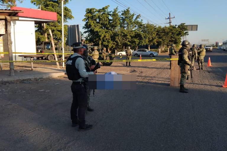 Amanecen dos asesinados sobre la carretera Culiacán-Eldorado