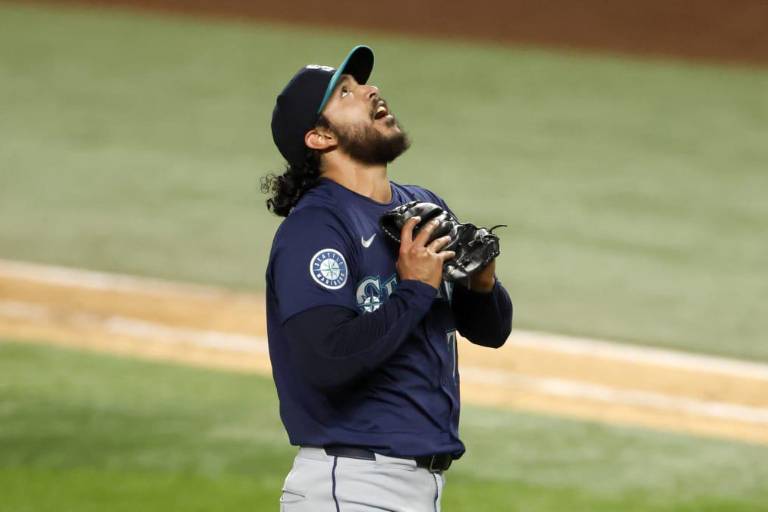 El sinaloense Andrés Muñoz preserva la victoria para los Marineros sobre los Rangers