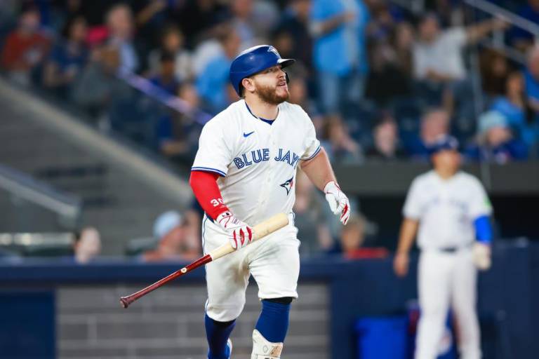 Jonrón de Kirk en la sexta guía triunfo de Azulejos sobre los Rays