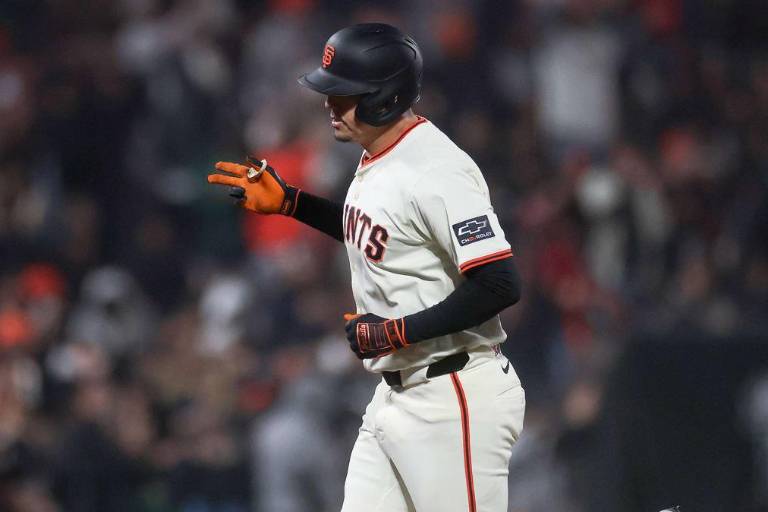 Wilmer Flores dispara séptimo jonrón para impulsar a los Gigantes en su regreso a casa