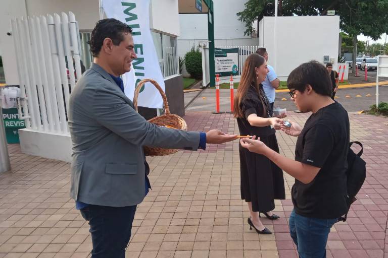Regresan alumnos de Tecmilenio a nuevo ciclo escolar