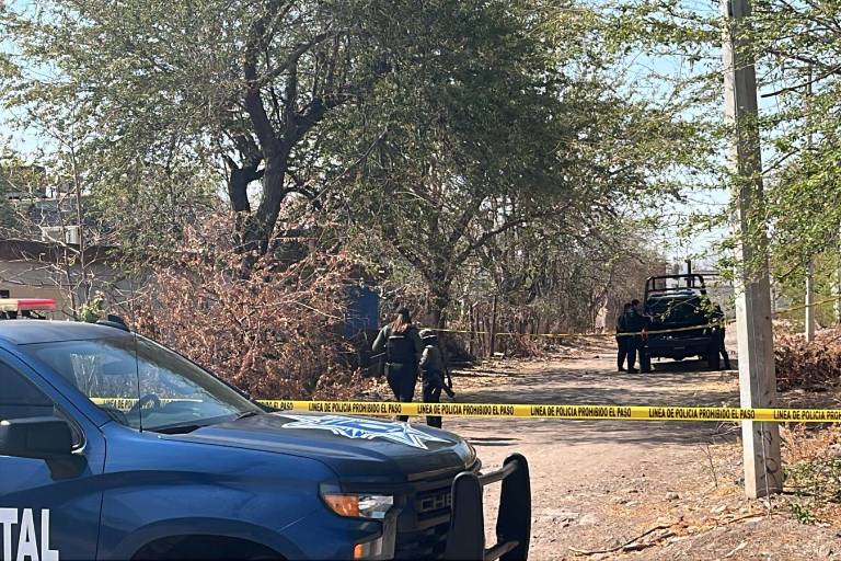 Localizan un cuerpo envuelto en bolsas en la colonia Miguel de la Madrid, en Culiacán